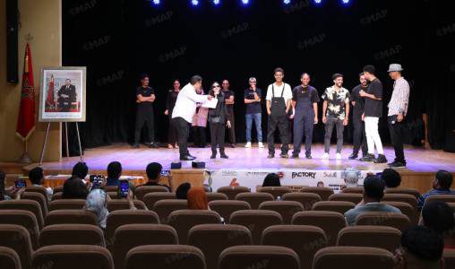 اختتام مهرجان الدار البيضاء الدولي للضحك في دورته 18 وسط أجواء فكاهية رائعة