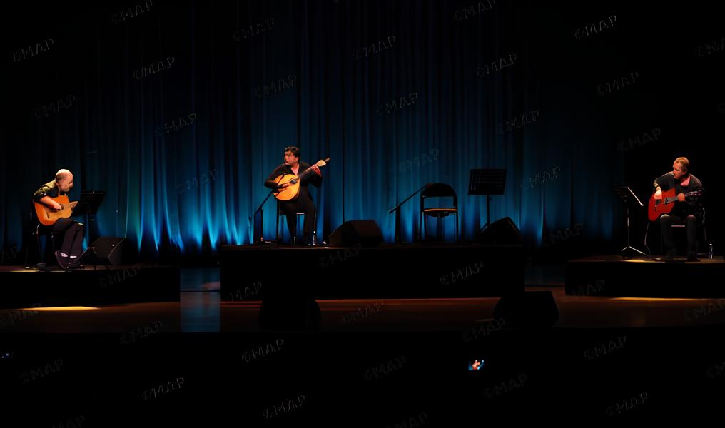 مهرجان الفادو بالمغرب يكرم أيقونة الغيتار البرتغالي كارلوس بارديس