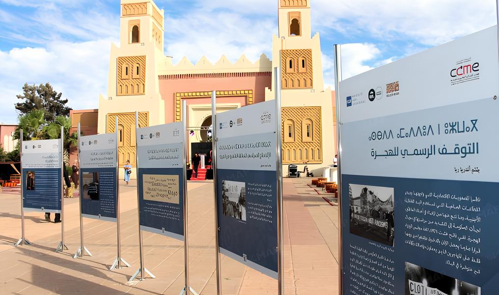 افتتاح معرض بالسعيدية يستعرض 60 سنة من تاريخ الهجرة المغربية إلى بلجيكا، مسلطاً الضوء على التضحيات والإسهامات المتعددة للجالية.