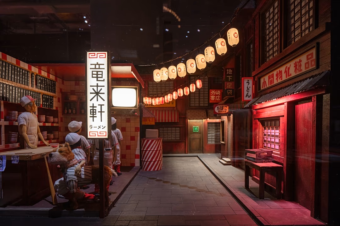 معرض ويس أندرسون في لندن يكشف مقتنيات المخرج النادرة