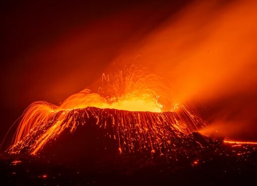 العمل الميكانيكي لثوران فيزوف