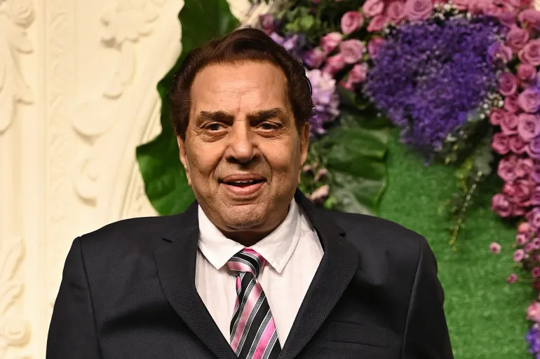 أسطورة بوليوود دارمندرا