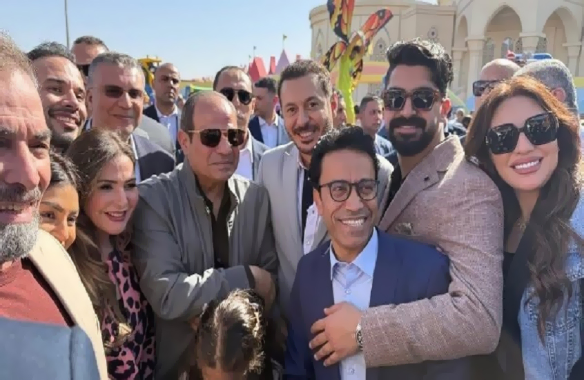 السيسي مع الفنانين