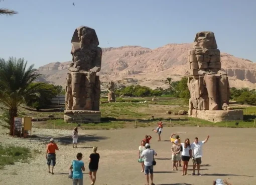 تمثالي ممنون مصر