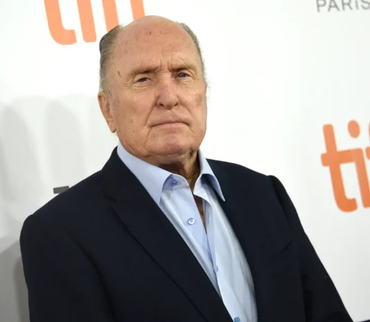 وفاة روبرت دوفال