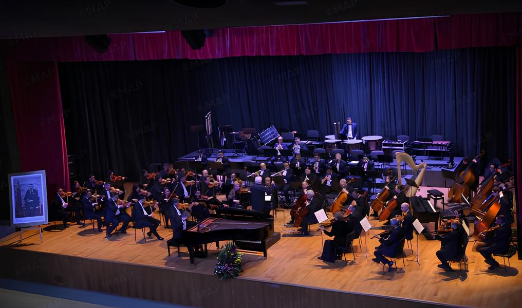 أوتورينو ريسبيغي في حفل للأوركسترا السيمفونية الملكية