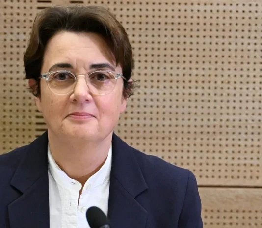 استقالة لورانس دي كار من متحف اللوفر