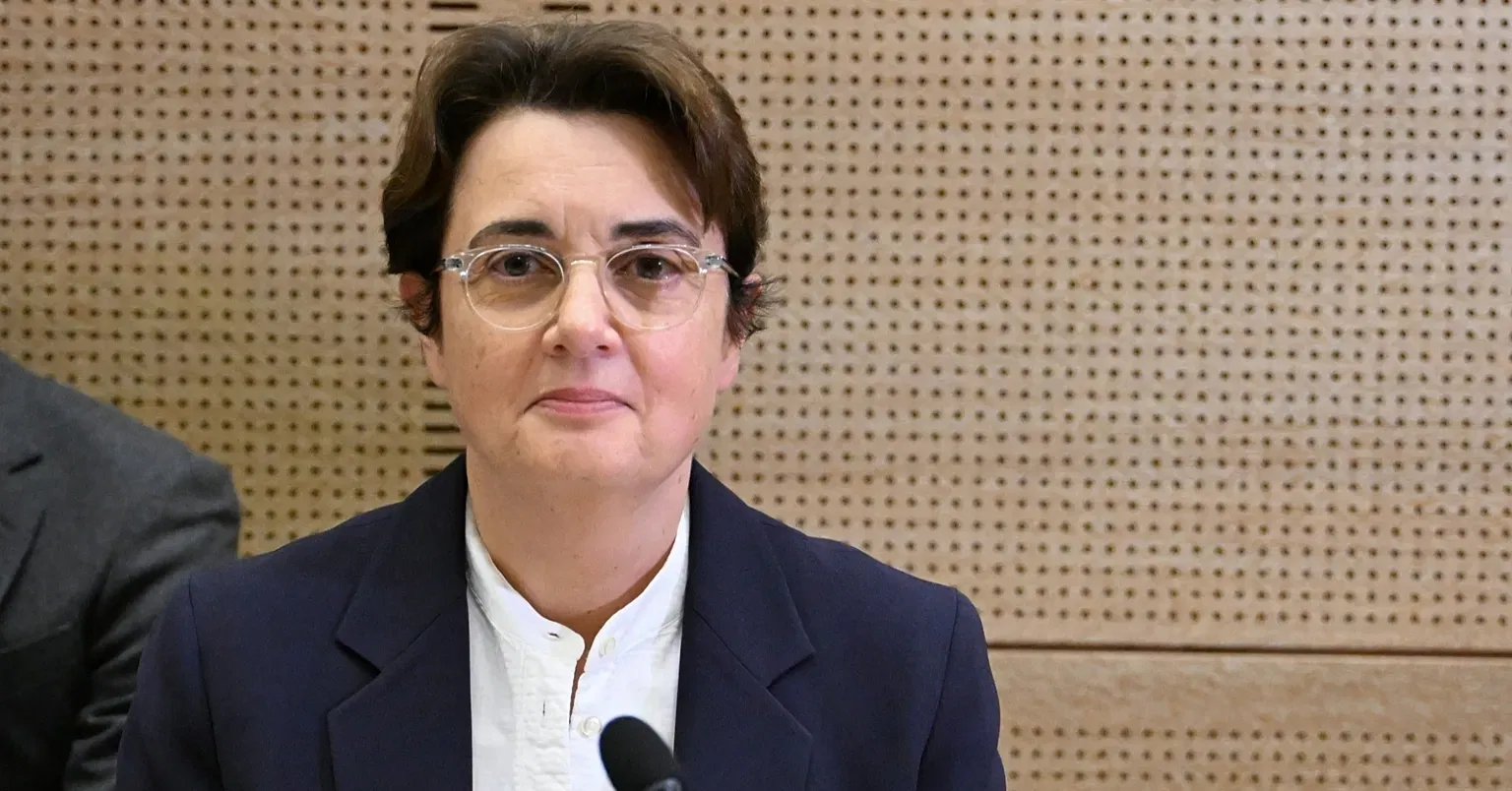 استقالة لورانس دي كار من متحف اللوفر