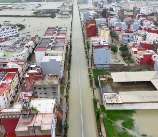 السلطات المغربية تخلي مدينة القصر الكبير بسبب الفيضانات