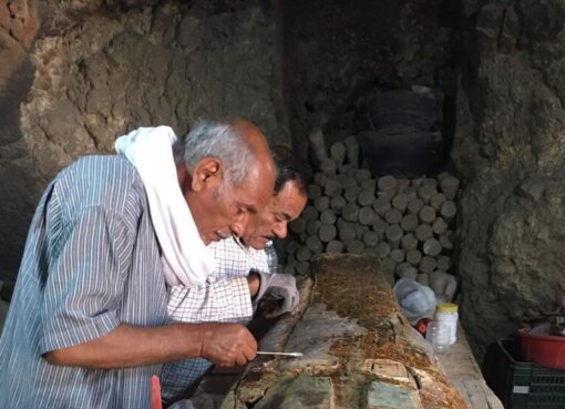 اكتشاف توابيت ملونة ومومياوات