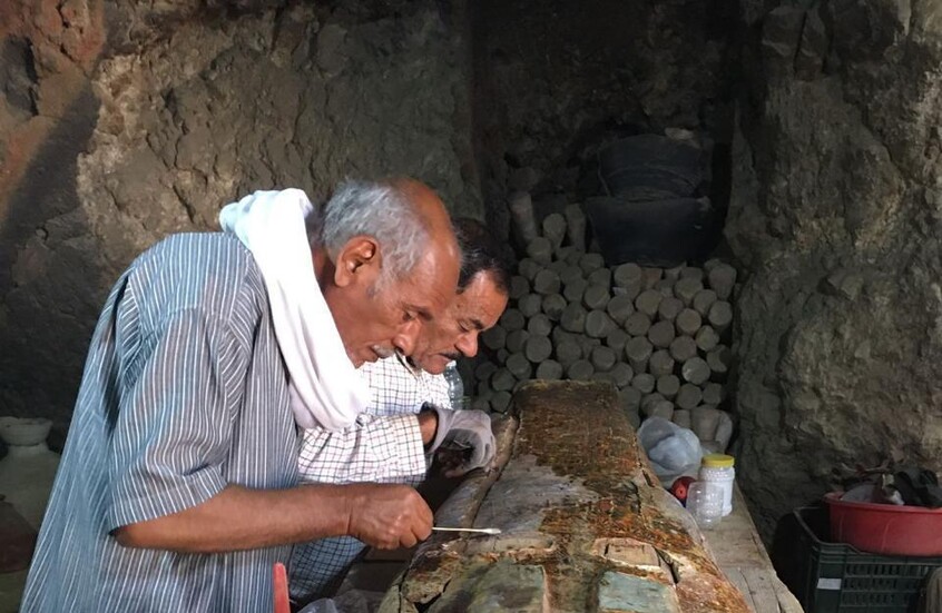 اكتشاف توابيت ملونة ومومياوات