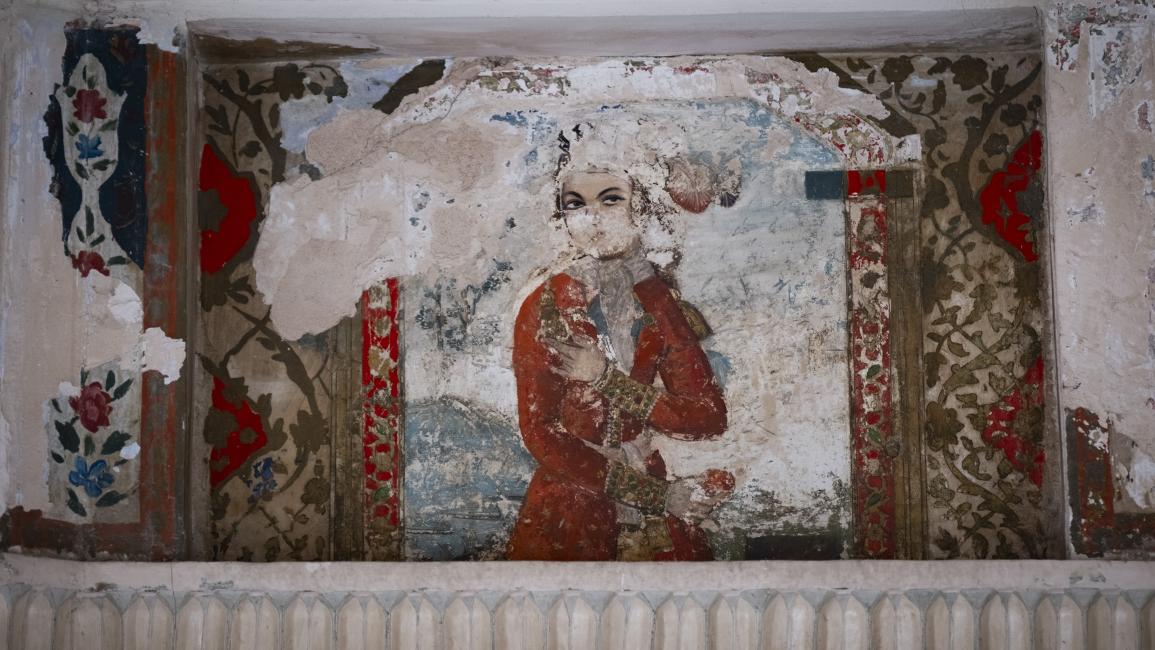 رسم متضرر على جدار موقع تاريخي في أصفهان، إيران