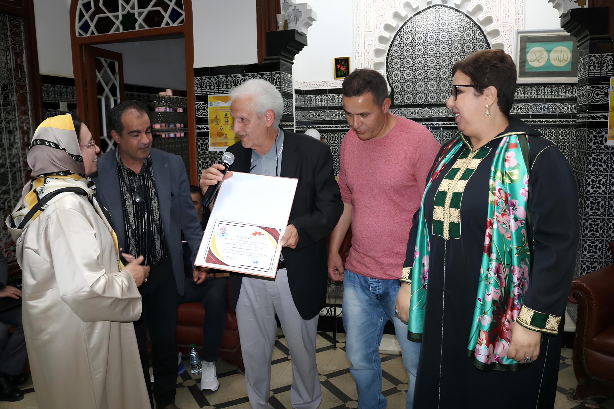 القصر الكبير تحتفي بالشاعر الطيب المحمدي في أمسية شعرية ونقدية متميزة.