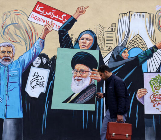 جداريات طهران